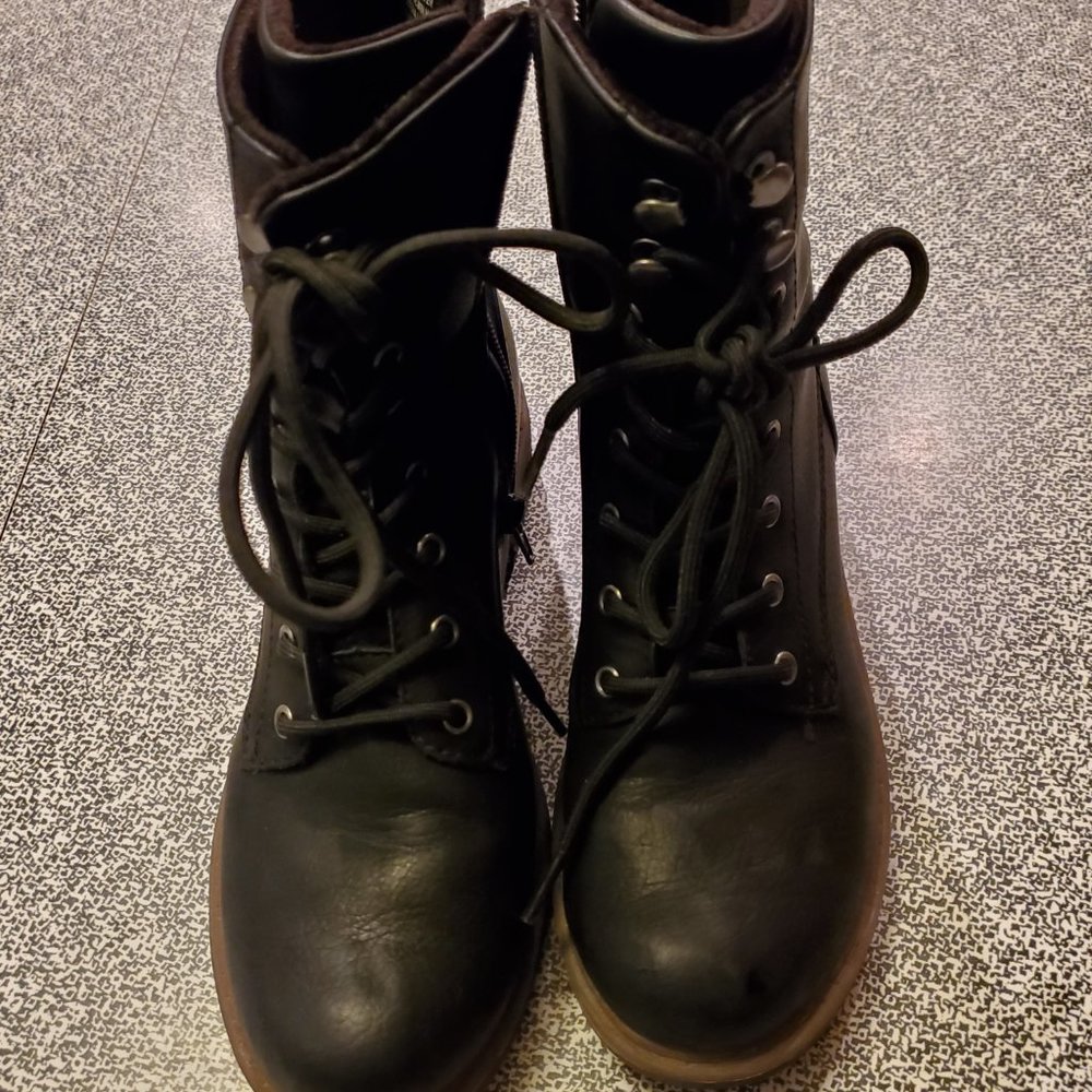 BOC Black Carter Book 7.5 - Like New